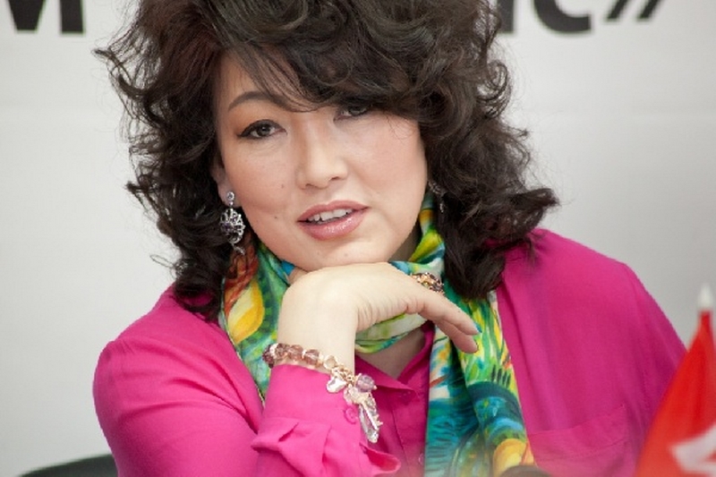 Урлагийн акулууд “нэр”-ээ сольжээ